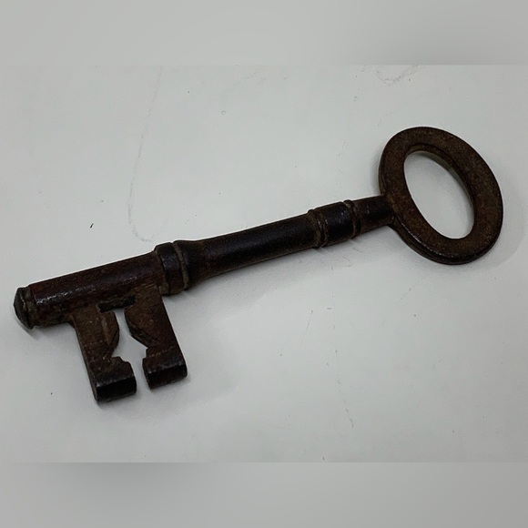 Vintage 1800s 19th Century Antique Solid Barrel Hand Wrought Iron Skeleton Key - Picture 1 of 16